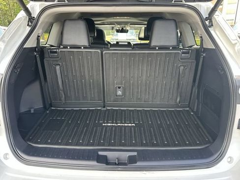 Used 2024 Toyota Highlander XLE FWD image 25