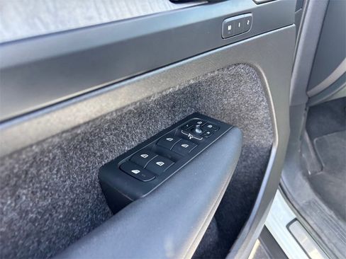 Used 2023 Volvo XC40 B5 Plus w/ Protection Package Premier image 21