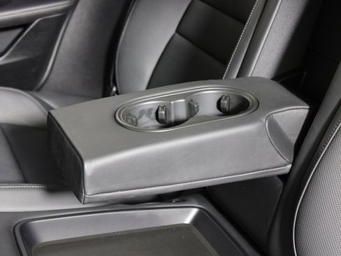 Used 2020 Porsche Taycan Turbo image 39