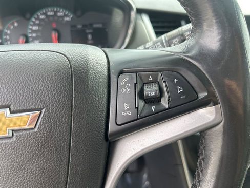 Used 2022 Chevrolet Trax LT w/ LT Convenience Package image 22