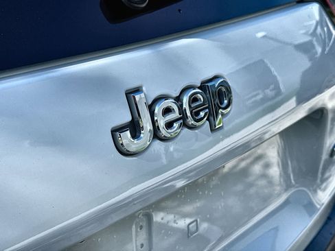 Used 2021 Jeep Cherokee Latitude Lux w/ Sun & Sound Group image 16