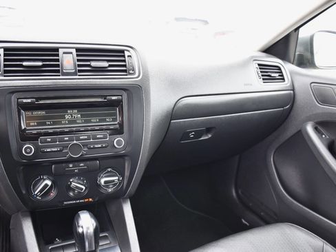 Used 2012 Volkswagen Jetta SE FWD image 19