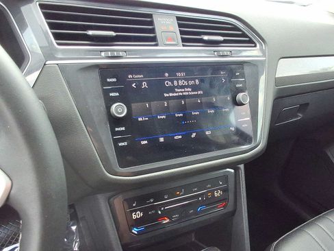 Used 2024 Volkswagen Tiguan SE w/ Panoramic Sunroof Package AWD/4WD image 16