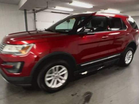 Used 2016 Ford Explorer XLT w/ Equipment Group 202A FWD image 4