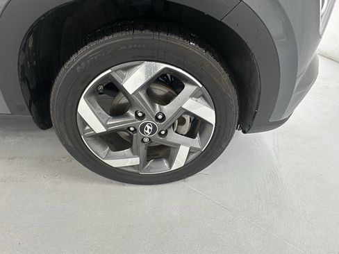 Used 2024 Hyundai Venue SEL image 9