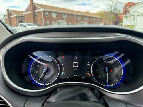 Used 2023 Chrysler Pacifica Touring-L FWD image 20