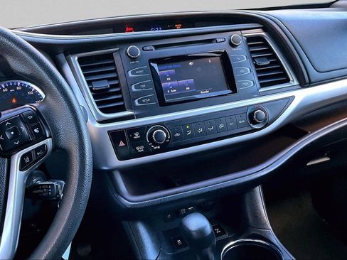 Used 2019 Toyota Highlander LE image 8