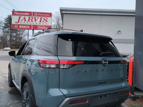 New 2026 Nissan Pathfinder Platinum image 10