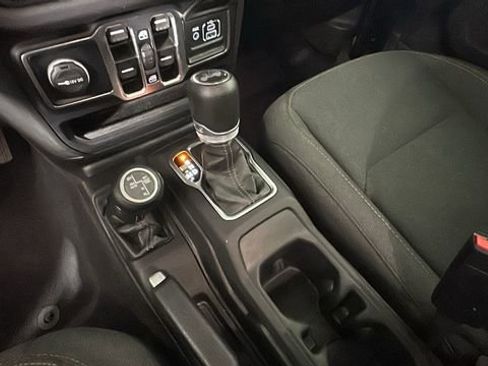 Used 2024 Jeep Wrangler Unlimited Sahara AWD/4WD image 20