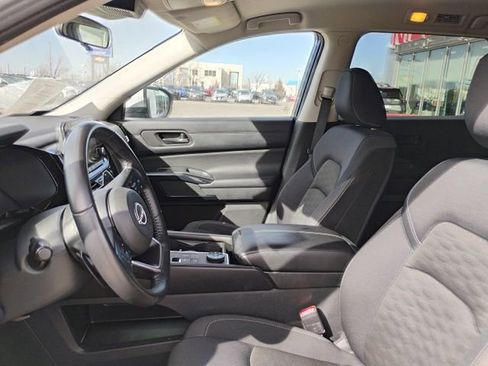 Used 2024 Nissan Pathfinder SV image 16