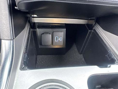 Used 2023 Ford Explorer XLT w/ Equipment Group 202A AWD/4WD image 37