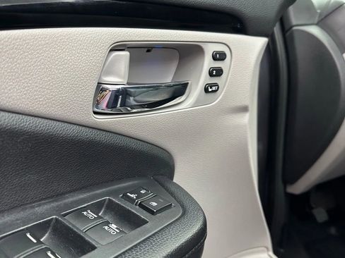 Used 2016 Honda Pilot Touring image 10