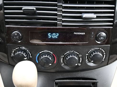 Used 2005 Toyota Sienna LE w/ LE Pkg 2 FWD image 17