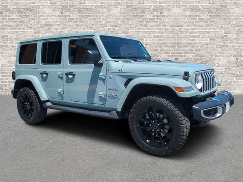 Used 2024 Jeep Wrangler Unlimited Sahara AWD/4WD image 29