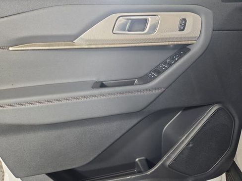 Used 2026 Ford Explorer Active RWD image 12