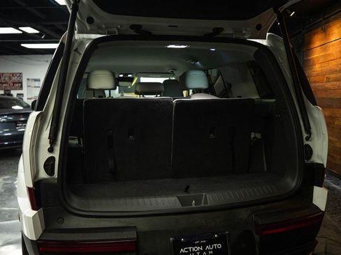 Used 2025 Hyundai Santa Fe SEL FWD image 7