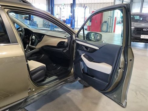 Used 2024 Subaru Outback Premium AWD/4WD image 17