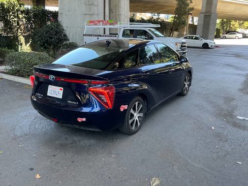 Used 2017 Toyota Mirai FWD image 6