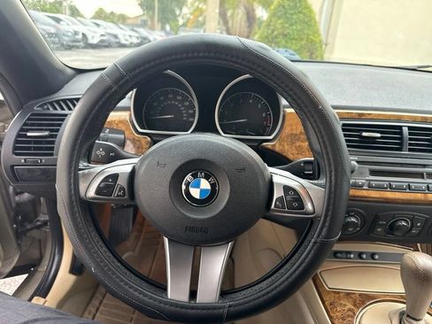 Used 2005 BMW Z4 2.5i RWD image 12