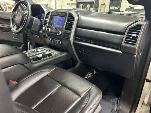 Used 2021 Ford Expedition XLT image 30