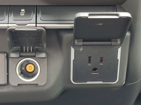 Used 2025 GMC Sierra 3500 Pro w/ Convenience Package image 9