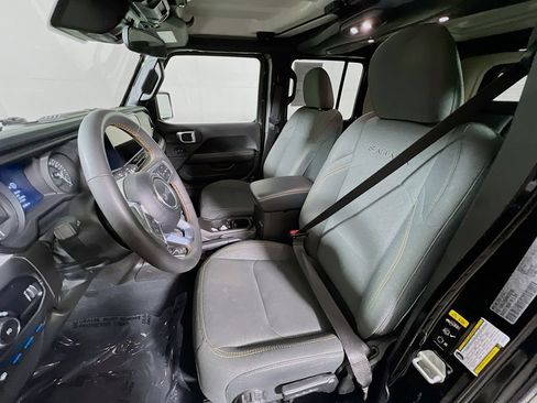Used 2024 Jeep Wrangler Unlimited Sahara AWD/4WD image 18