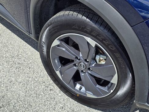 Used 2025 Nissan Rogue SV FWD image 23