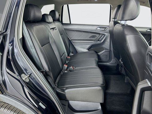 Used 2022 Volkswagen Tiguan SE w/ Panoramic Sunroof Package AWD/4WD image 27