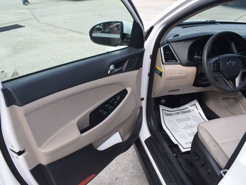 Used 2016 Hyundai Tucson SE w/ Option Group 02 FWD image 9