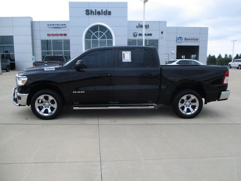 Used 2022 RAM 1500 Big Horn AWD/4WD image 3