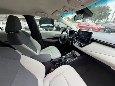 Used 2022 Toyota Corolla LE FWD image 15