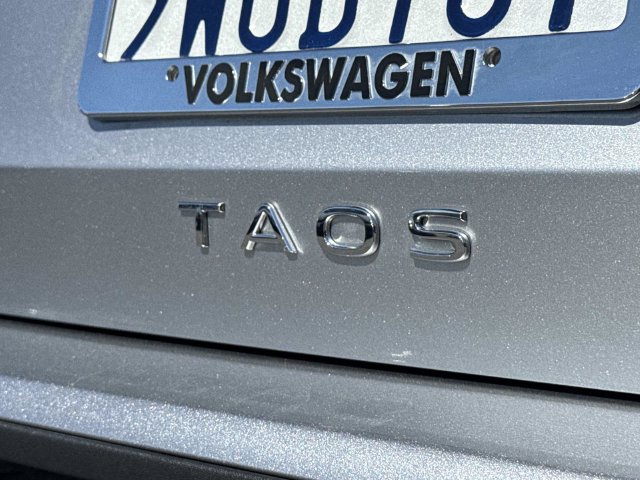 Certified 2025 Volkswagen Taos SE FWD image 30