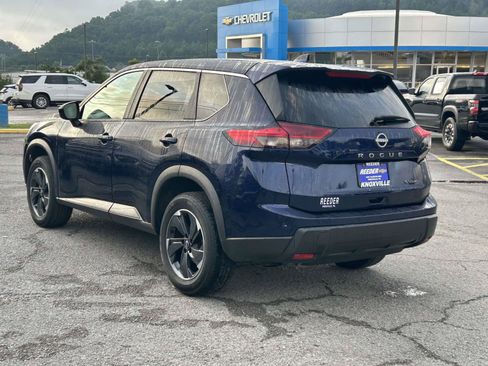 Used 2024 Nissan Rogue SV AWD/4WD image 5