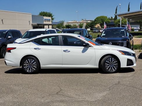 Used 2025 Nissan Altima 2.5 SV FWD image 4