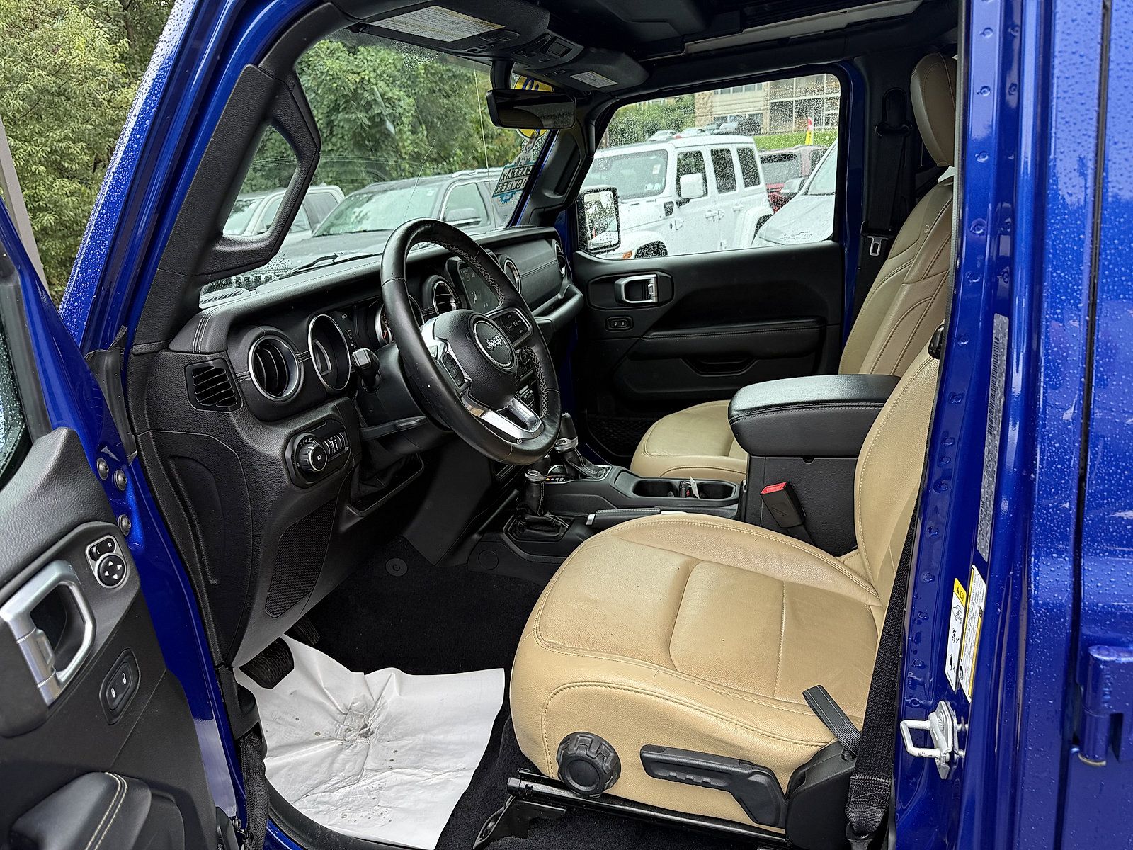 Used 2019 Jeep Wrangler Unlimited Sahara AWD/4WD image 12