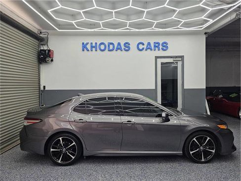 Used 2020 Toyota Camry XSE w/ Navigation Package image 3