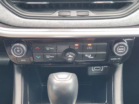Used 2022 Jeep Compass Latitude w/ Sun and Sound Group AWD/4WD image 18