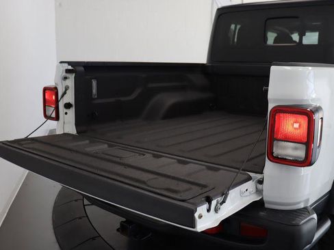 Used 2022 Jeep Gladiator Rubicon w/ Cold Weather Group AWD/4WD image 27