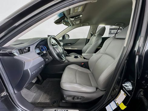 Used 2021 Toyota Venza XLE w/ Softex Package AWD/4WD image 13