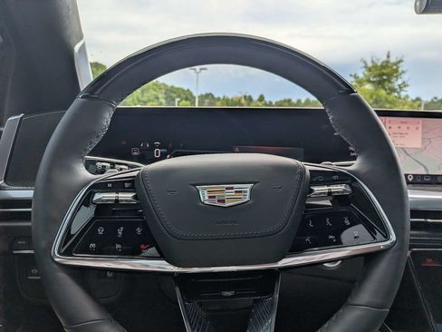 Used 2025 Cadillac Escalade V AWD/4WD image 28