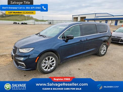 Used 2025 Chrysler Pacifica Select AWD/4WD image 1