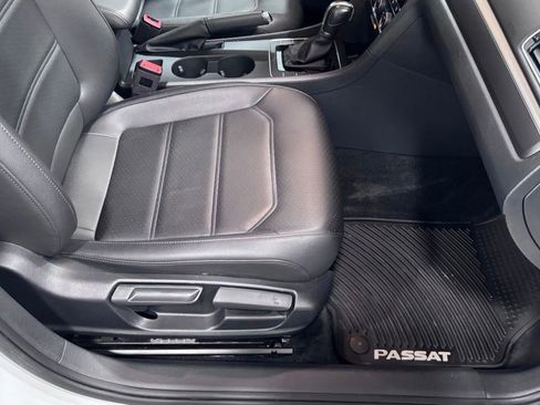 Used 2018 Volkswagen Passat 2.0T R-Line FWD image 18