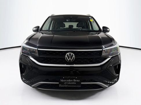 Used 2024 Volkswagen Taos SE FWD image 2