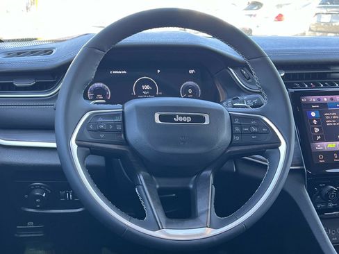 Used 2023 Jeep Grand Cherokee Limited image 8