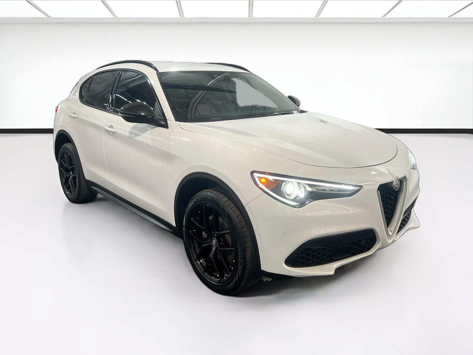 Used 2021 Alfa Romeo Stelvio Sprint w/ Nero Edizione RWD image 3