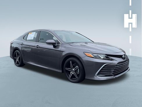 Used 2024 Toyota Camry LE w/ Convenience Package FWD image 1