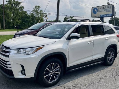 Used 2019 Toyota Highlander XLE AWD/4WD image 2