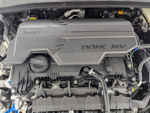 New 2025 Hyundai Elantra SE image 10