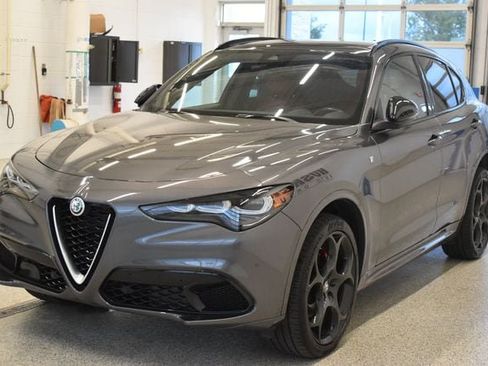 Used 2024 Alfa Romeo Stelvio Ti w/ Performance Driving Package AWD/4WD image 9