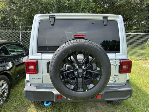 Used 2024 Jeep Wrangler Unlimited Sahara AWD/4WD image 13